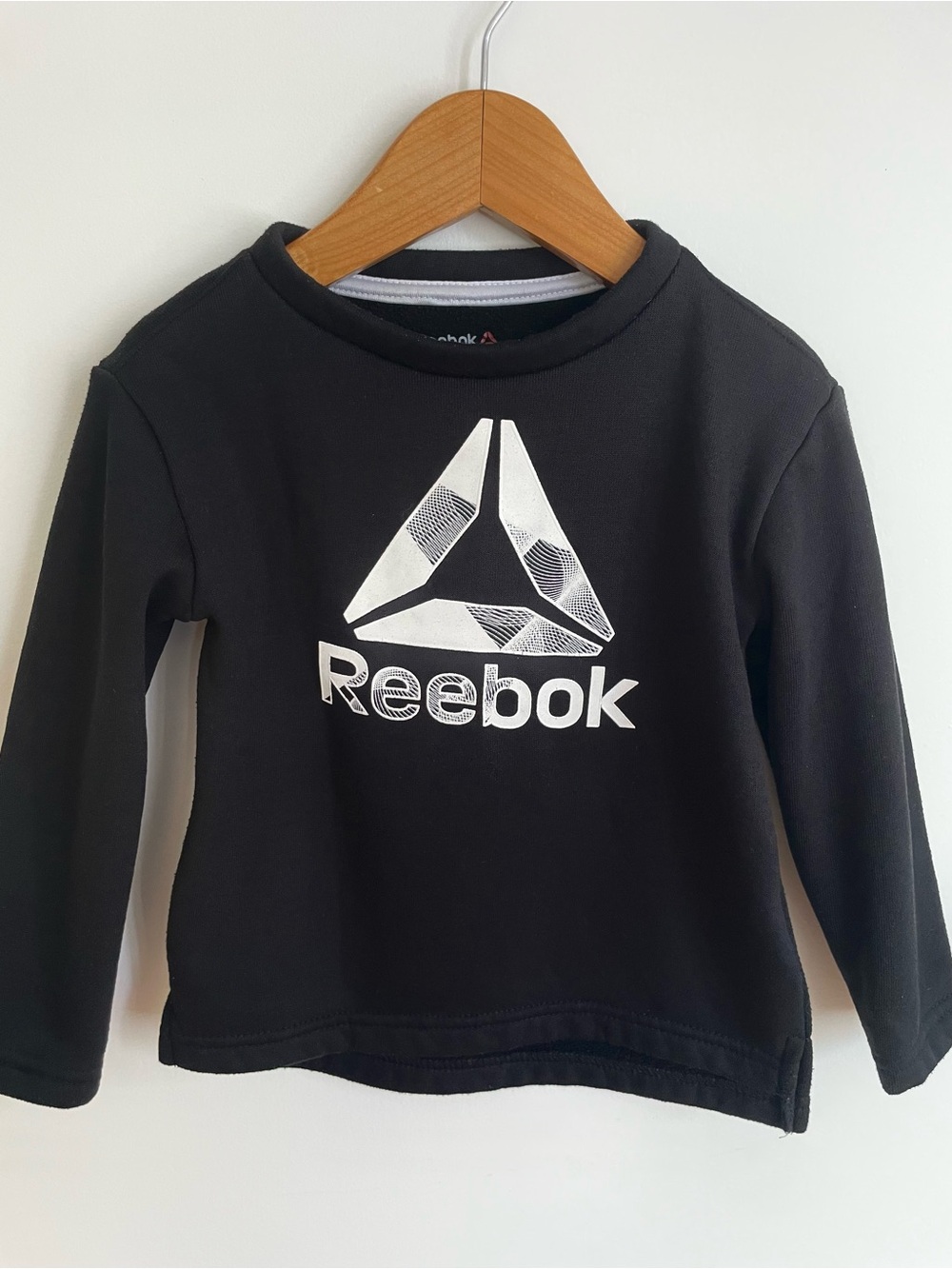 $4 💥Reebok Delta Sweatshirt, Fleecy Inner, Long Sleeves, Black & White, Unisex
